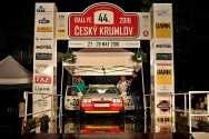 Rallye Český Krumlov: Vyhlášení výsledků na cílové rampě